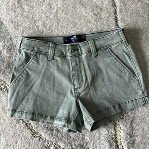 Hollister mid rise W25 shorts 3”